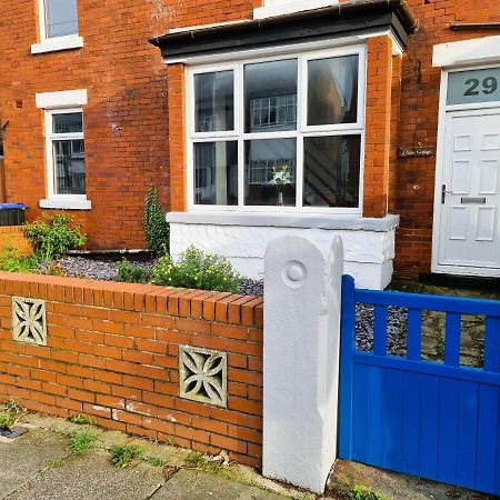 Tower Views 2 Bedroom House With Private Parking Blackpool Esterno foto