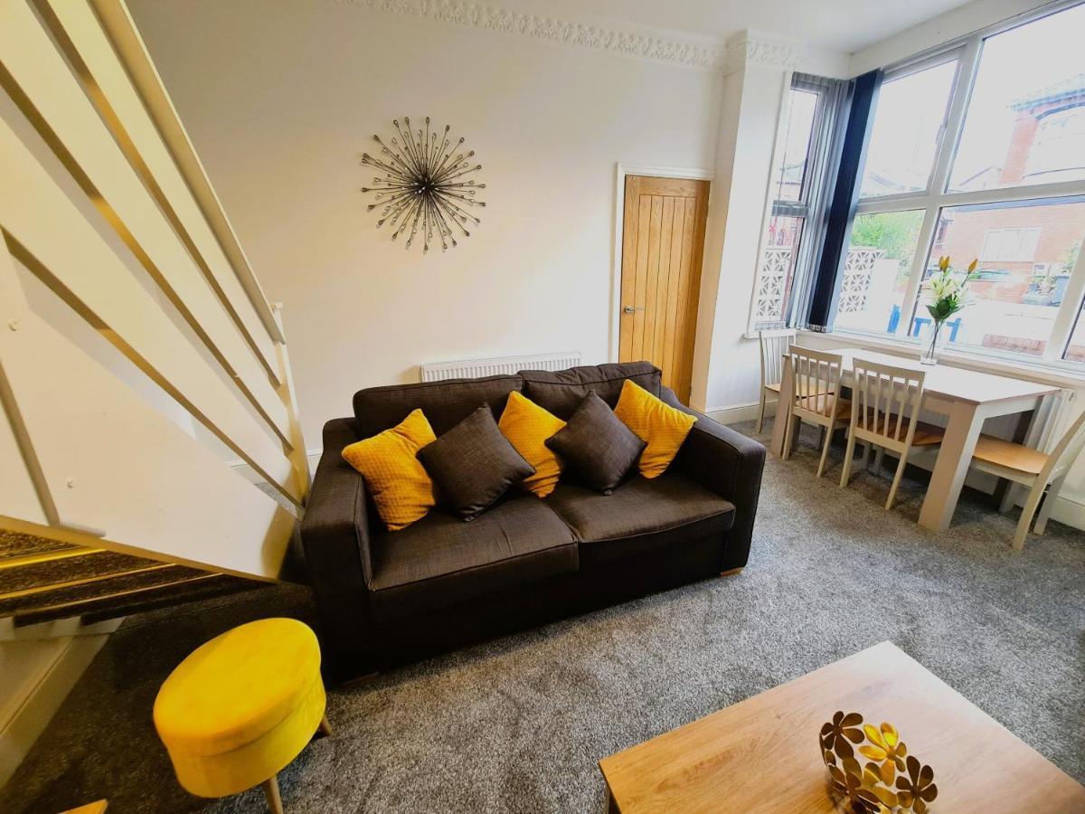Tower Views 2 Bedroom House With Private Parking Blackpool Esterno foto