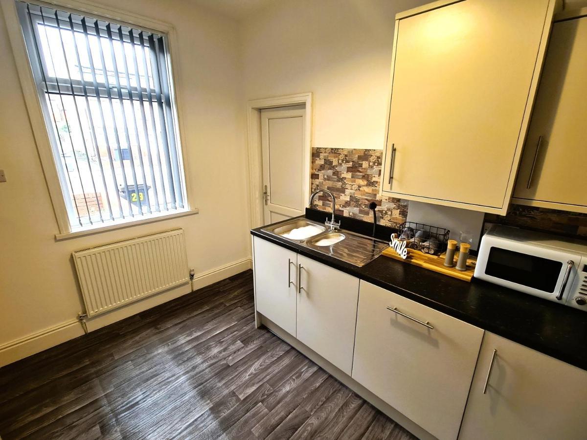 Tower Views 2 Bedroom House With Private Parking Blackpool Esterno foto