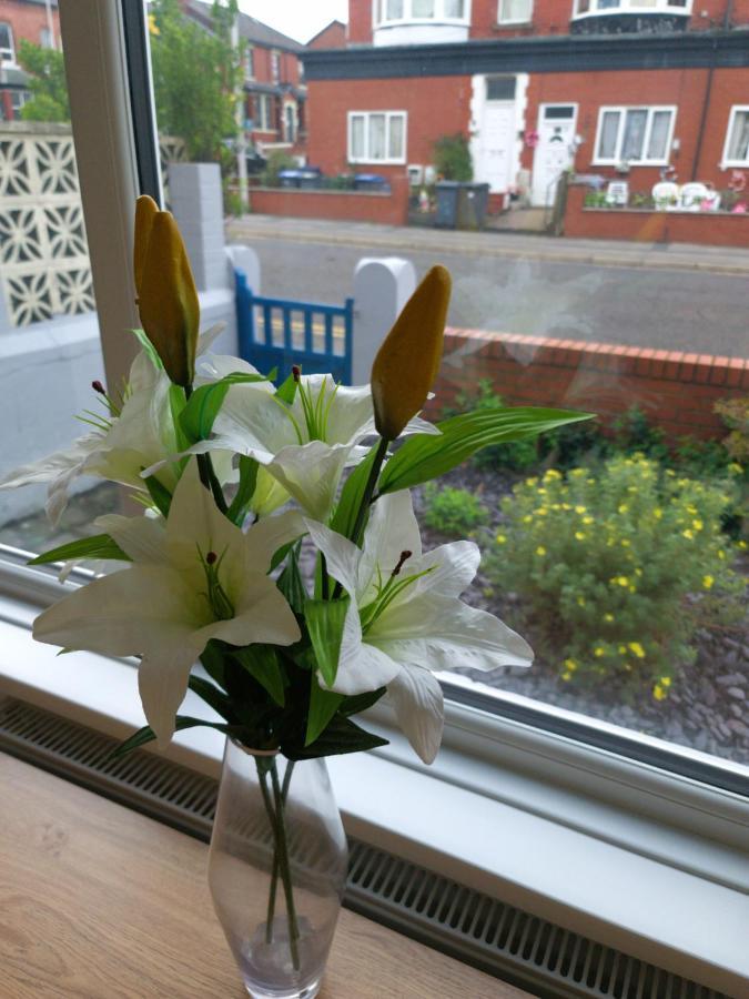 Tower Views 2 Bedroom House With Private Parking Blackpool Esterno foto