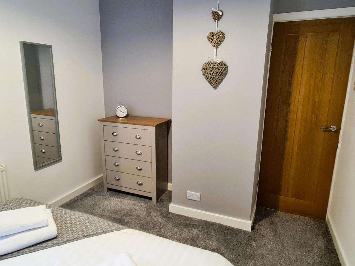 Tower Views 2 Bedroom House With Private Parking Blackpool Esterno foto
