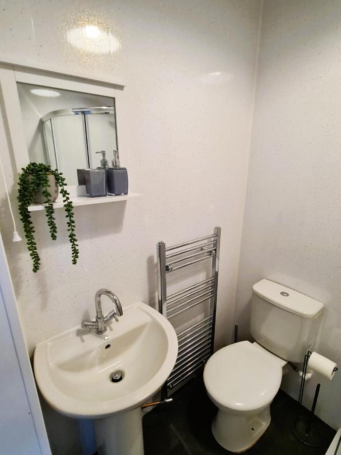 Tower Views 2 Bedroom House With Private Parking Blackpool Esterno foto