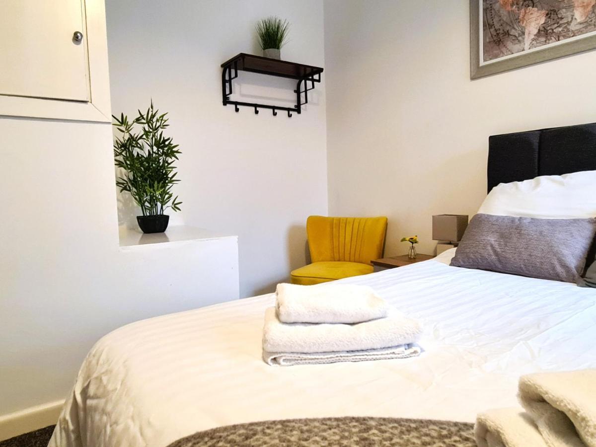 Tower Views 2 Bedroom House With Private Parking Blackpool Esterno foto