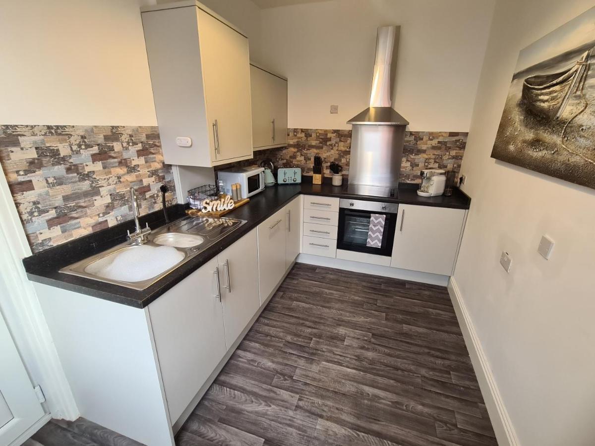 Tower Views 2 Bedroom House With Private Parking Blackpool Esterno foto