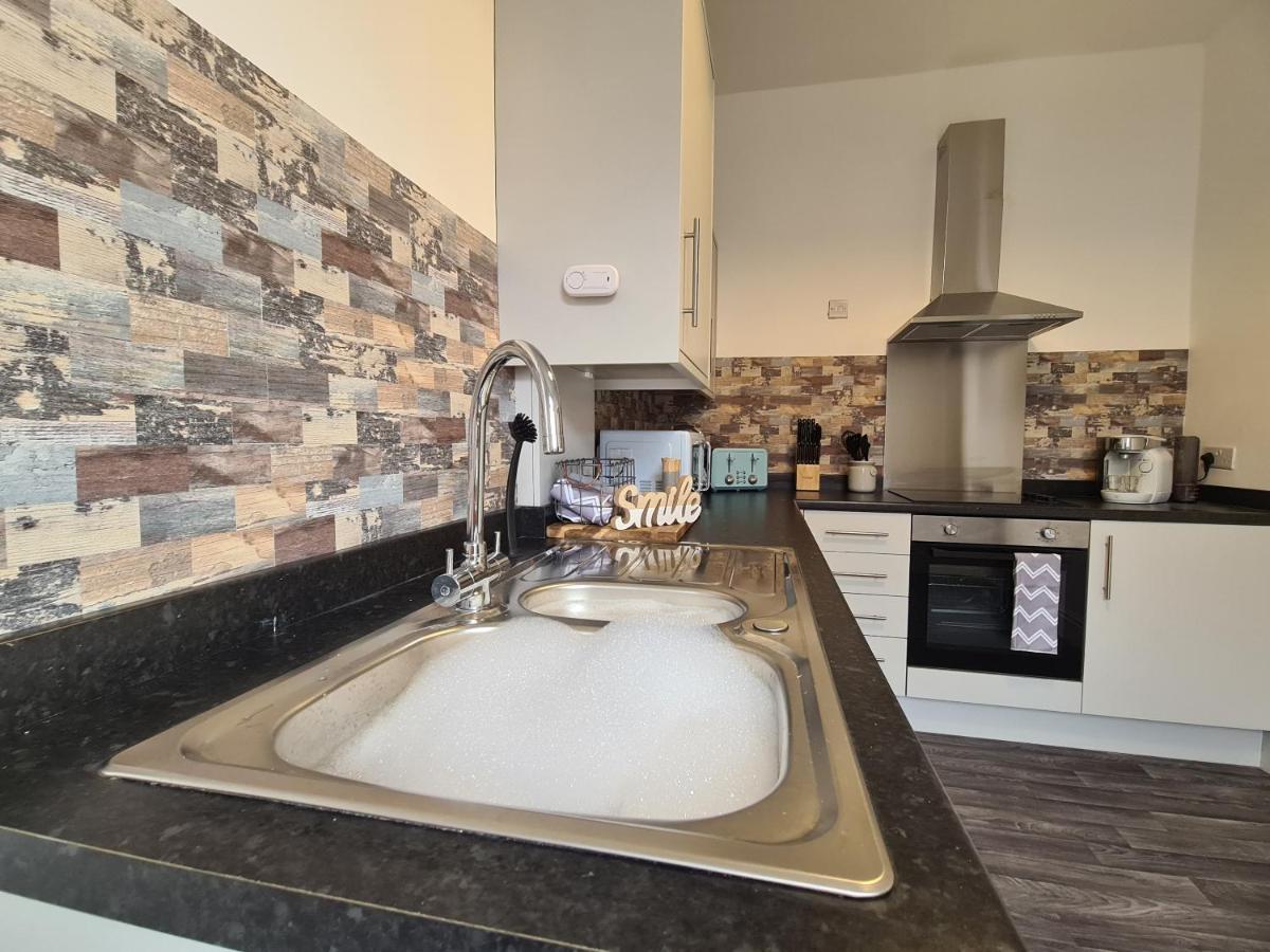 Tower Views 2 Bedroom House With Private Parking Blackpool Esterno foto